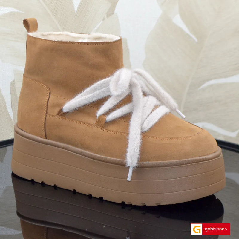 Material: Piele Naturala Intoarsa&nbsp;
Culoare: Coniac
Tip: Ghete
Stil: Casual

- Ghete piele naturala intoarsa maro coniac
- Ghete tubulare&nbsp;
- Talpa maro&nbsp;
- Interior brant cu burete special, la alegere:&nbsp; blanita&nbsp; naturala bej ( lina )
- Talpa inaltime 7 cm , talpa din material foarte usor ( spuma maro )
- Schimb&nbsp; gratuit
* Masuratori realizează pentru marimea 37