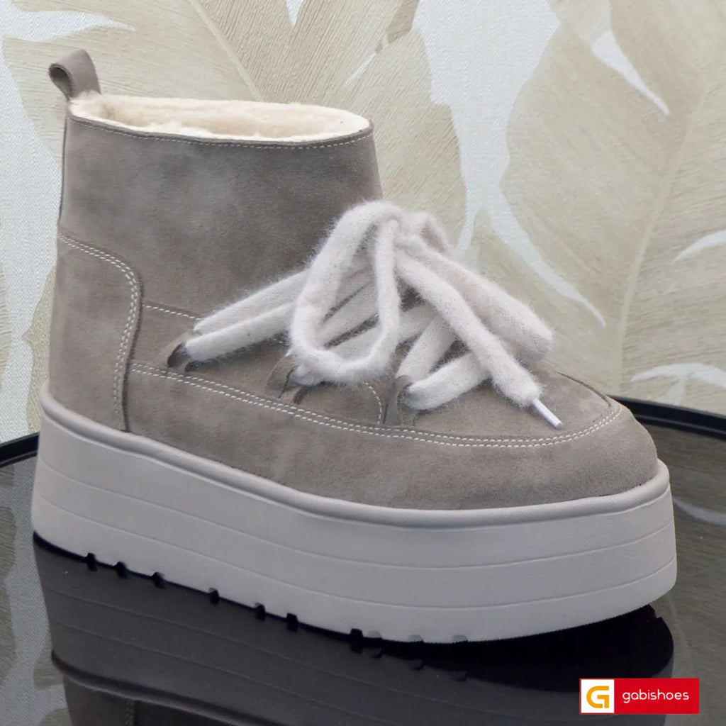 Material: Piele Naturala Intoarsa&nbsp;
Culoare: Taupe
Tip: Ghete
Stil: Casual

- Ghete piele naturala intoarsa taupe
- Ghete tubulare&nbsp;
- Talpa taupe
- Interior brant cu burete special, la alegere:&nbsp; blanita&nbsp; naturala bej ( lina )
- Talpa inaltime 7 cm , talpa din material foarte usor ( spuma neagra )
- Schimb&nbsp; gratuit
* Masuratori realizează pentru marimea 37