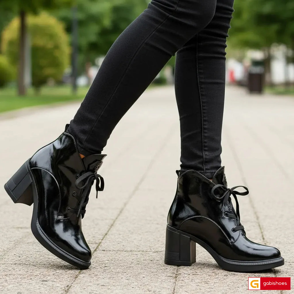 Material: Piele Naturala Lacuita
Culoare: Neagra
Tip: Ghete
Stil: Casual

- Ghete piele naturala neagra lacuita
- Ghete cu siret, inaltime gheata de la talpa in sus 12 cm
- Talpa neagra&nbsp;
- Interior brant cu burete special, la alegere: mesina naturala neagra si blanita&nbsp; sintetica neagra , la alegere mesina naturala complet + 30 lei
- Talpa inaltime 7 cm toc, talpa usoara
- Schimb&nbsp; gratuit
&nbsp;36 = 23,8cm; 37 = 24,5cm; 38 = 25,2 cm; 39 = 25,9cm; 40 = 26,6 cm

* Masuratori realizează pentru ma