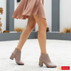 Material: Piele Naturala&nbsp;
Culoare: Somon
Tip: Ghete
Stil: Office

- Ghete piele naturala somon
- Ghete cu fermoar&nbsp;&nbsp;
- Talpa neagra&nbsp;
- Interior brant cu burete special, la alegere: mesina naturala&nbsp; si blanita sintetica neagra ,mesina naturala complet +35 lei
- Toc inaltime 6 cm auriu cu piele naturala&nbsp;
- Schimb&nbsp; gratuit