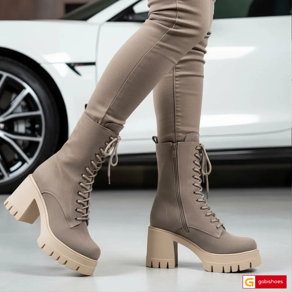 Bocanci Dama Piele Naturala Intoarsa taupe Gabinna 3711-19

Material: Piele Naturala Intoarsa&nbsp;
Culoare: Taupe
Tip: Ghete
Stil: Casual
Caracteristici Ghete casual dama piele naturala intoarsa Taupe
- Ghete piele naturala bej cu fermoar si siret
- Ghete cu burete special extra-confort
- Talpa bej , brant interior cu burete special mesina naturala si blanita neagra
- Inaltime talpa : 9 cm :MESINA NATURALA COMPLET +40 LEI , LA CERERE
- Schimb gratuit
*Masuratori realizate pentru marimea 37.

Ghetele sunt c