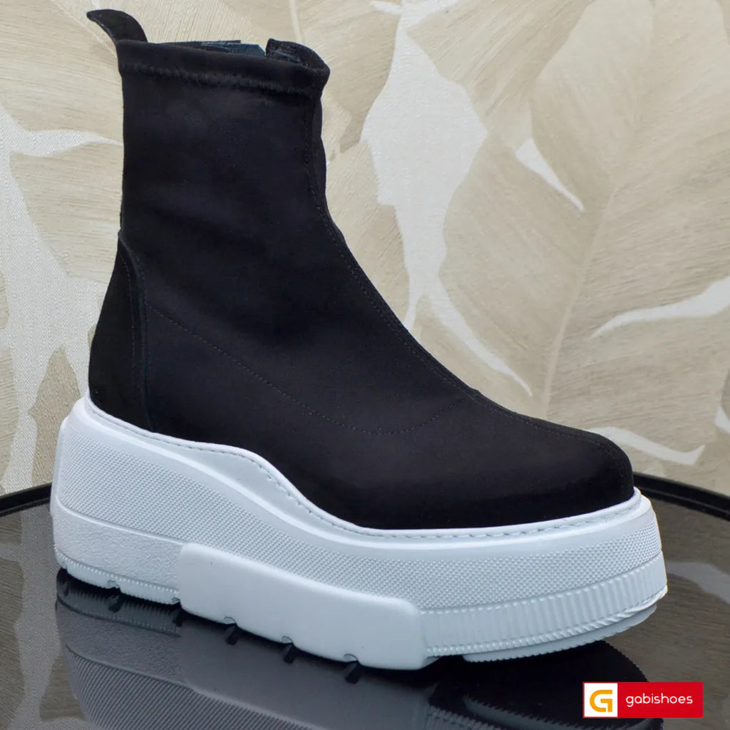 -Material: Piele Naturala Intoarsa&nbsp;
-Culoare: Negru
-Tip: Ghete tubulare streach
-Stil: Casual

- Ghete piele naturala intoarsa neagra cu&nbsp; streach negru ,inaltime de la talpa in sus 17 cm
- Ghete cu fermoar, Toc inaltime 8 cm&nbsp;
- Talpa alba cusuta , varf rotund , brant interior cu burete special,
- Schimb gratuit&nbsp;
* Masuratori realizate pentru marimea 37&nbsp;&nbsp;