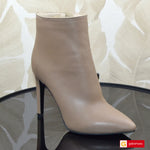 Material: Piele Naturala&nbsp;
Culoare: Taupe
Tip: Ghete&nbsp;
Stil: Casual&nbsp;

- Ghete piele naturala taupe
- Ghete cu fermoar, inaltime gheata de la talpa in sus 11 cm :la cerere mesina naturala complet +35 lei
- Talpa neagra, varf rotunt, interior brant cu burete special, mesina naturala bej cu material textil
- Inaltime Talpa 10 cm toc , talpa usoara , antiderapanta&nbsp;
- Schimb gratuit&nbsp;
* Masuratori realizeaza pentru marimea 37