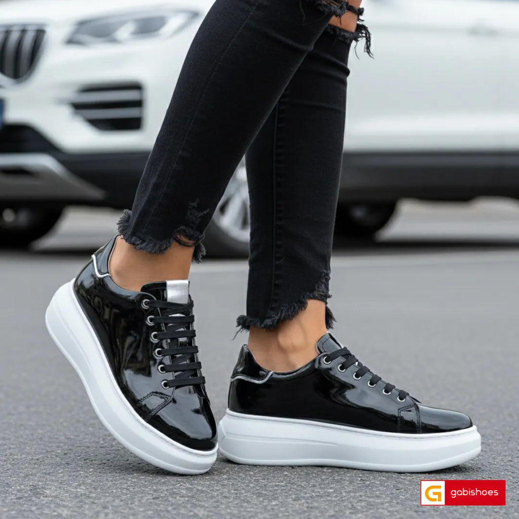 Pantofi Sport Dama Piele Naturala Negru cu Argintiu Lorena 3903-5

Material: Piele Naturala
Culoare: Negru cu Argintiu
Tip: Pantofi
Stil: Sport
Caracteristici Pantofi sport piele naturala argintie cu piele naturala neagra
- Pantofi piele naturala neagra , sistem de inchidere cu siret 
- Pantofi sport cu burete special extra-confort
- Talpa alba cusuta , brant interior cu burete special , mesina naturala  
- Inaltime talpa : 5 cm 
- Schimb gratuit
*Masuratori realizate pentru marimea 37.

Pantofii sunt confe