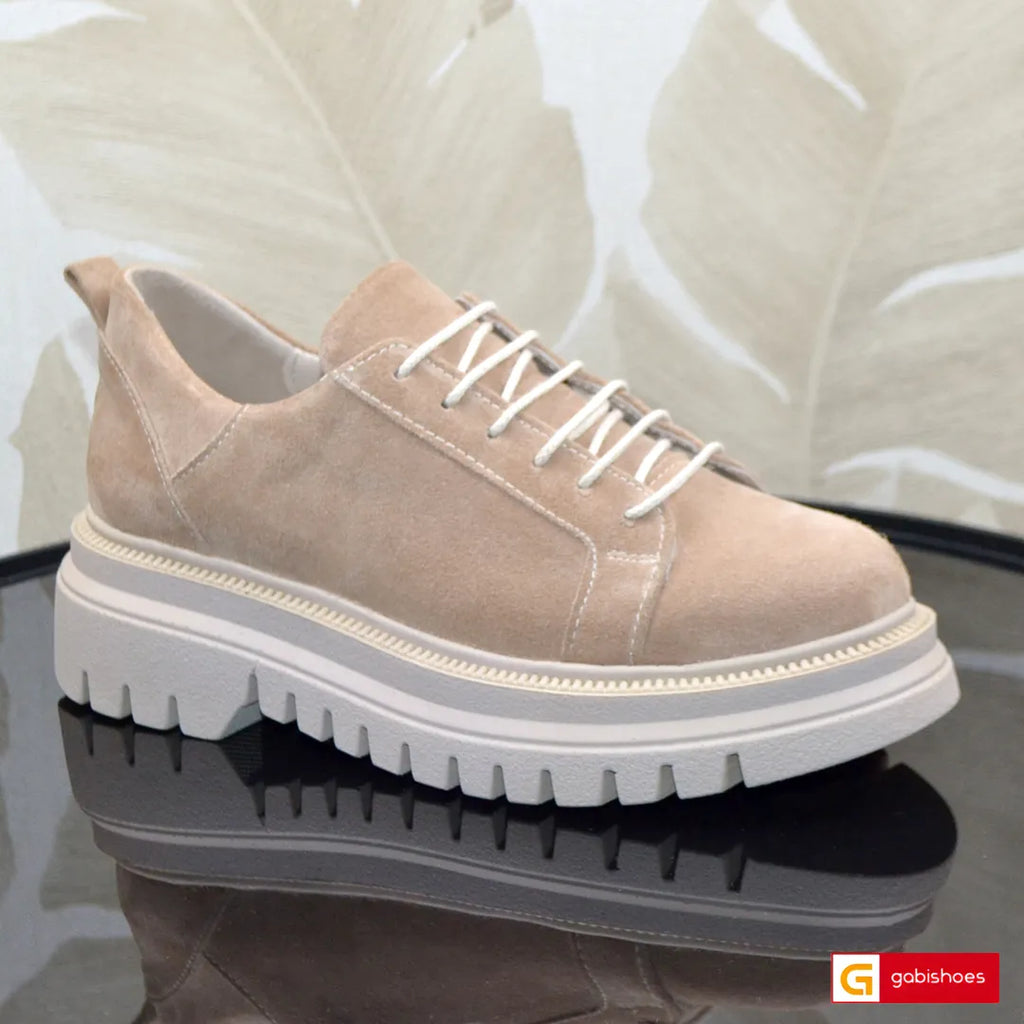 Material: Piele Naturala Intoarsa
Culoare: Capuccino
Tip: Pantofi
Stil: Casual

- Pantofi piele naturala intoarsa capuccino ,&nbsp;pantofi cu siret&nbsp;
- Pantofi cu burete special extra-confort
- Talpa bej , varf rotunt, brant interior cu burete special , mesina naturala bej
- Inaltime talpa : 5 cm
*Masuratori realizate pentru marimea 37