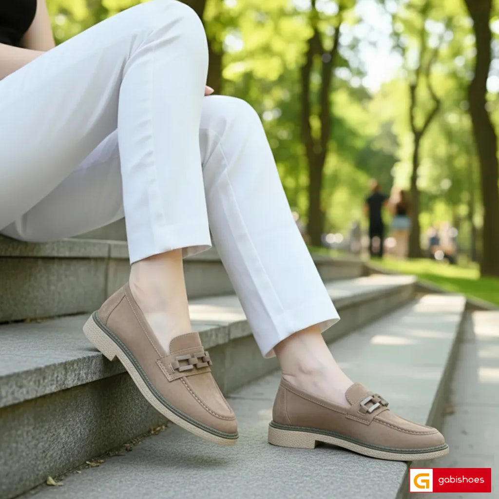 Material: Piele Naturala Intoarsa&nbsp;
Culoare: Taupe
Tip: Pantofi&nbsp;
Stil:&nbsp;Casual

- Pantofi piele naturala intoarsa taupe
- Pantofi cu burete special extra-confort
- Talpa bej cu verde, varf rotund, brant interior cu burete special mesina naturala&nbsp;
- Inaltime talpa : 2,5cm&nbsp;
- Schimb gratuit
*Masuratori realizate pentru marimea 37&nbsp;