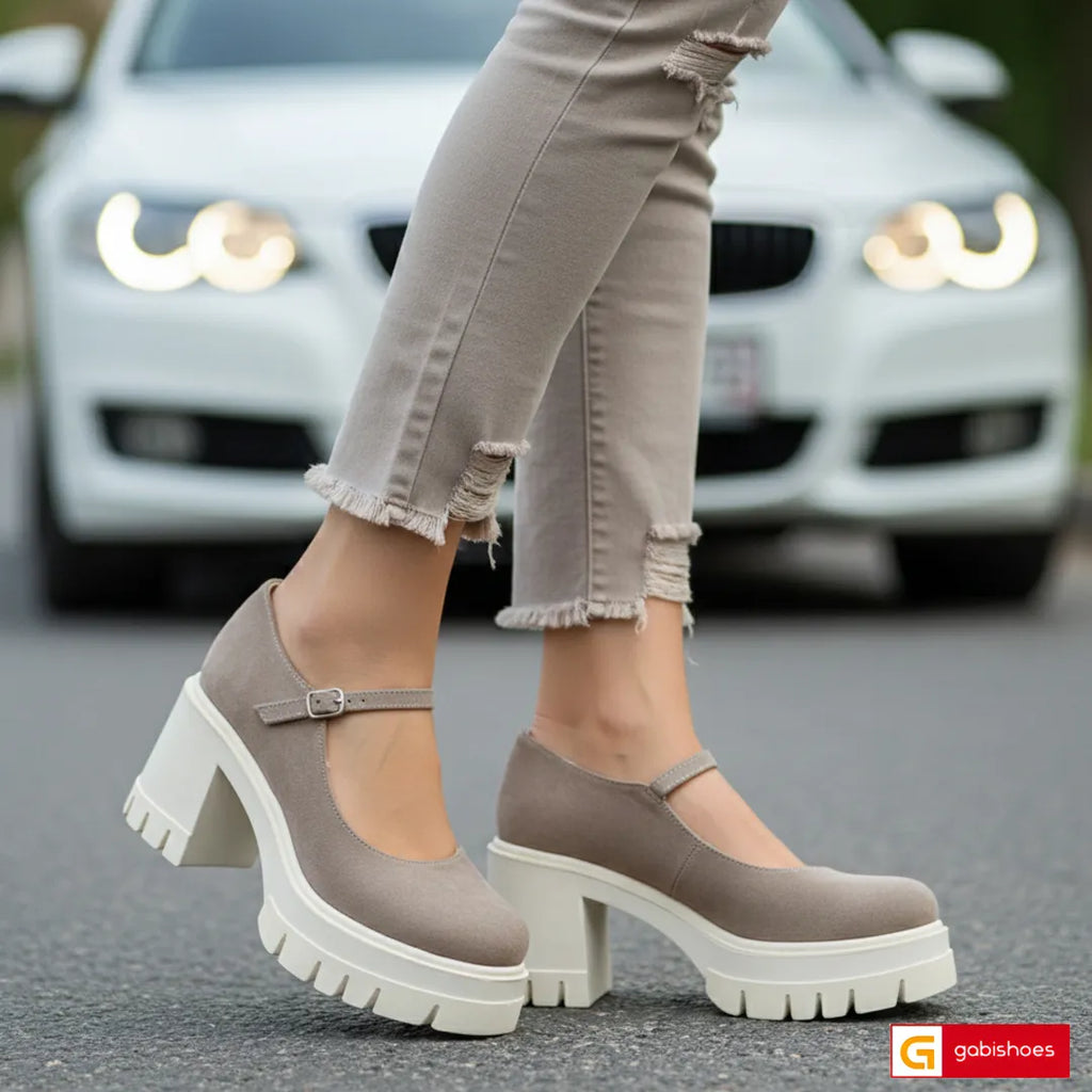 Material: Piele Naturala Intoarsa
Culoare: Taupe
Tip: Pantofi&nbsp;
Stil: Casual

- Pantofi piele naturala intoarsa taupe
- Pantofi cu catarama
- Talpa bej&nbsp;
- Interior brant cu burete special, mesina naturala&nbsp;
- Talpa inaltime 7.5 cm toc, talpa usoara
Schimb gratuit

* Masuratori realizează pentru marimea 37

Acesta este un tabel propriu de mărimi.

Marime	34	35	36	37	38	39	40
Lungime Picior(CM)	22.3	23	23.8	24,5	25.2	25.9	26.6