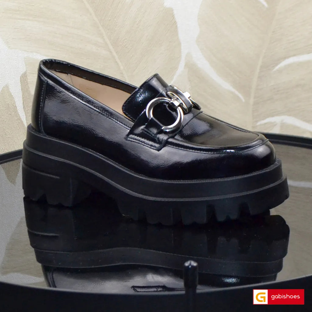 -Material: Piele Naturala&nbsp;
-Culoare: Neagra
-Tip: Pantofi
-Stil: Casual
- Pantofi piele naturala neagra lacuita si ornament argintiu
- Pantofi cu ornament argintiu
- Talpa neagra , varf rotunt, interior brant cu burete special, interior mesina naturala bej -Talpa inaltime 6 cm ,talpa usoara
- Schimb gratuit&nbsp;&nbsp;
* Masuratori realizeaza pentru marimea 37