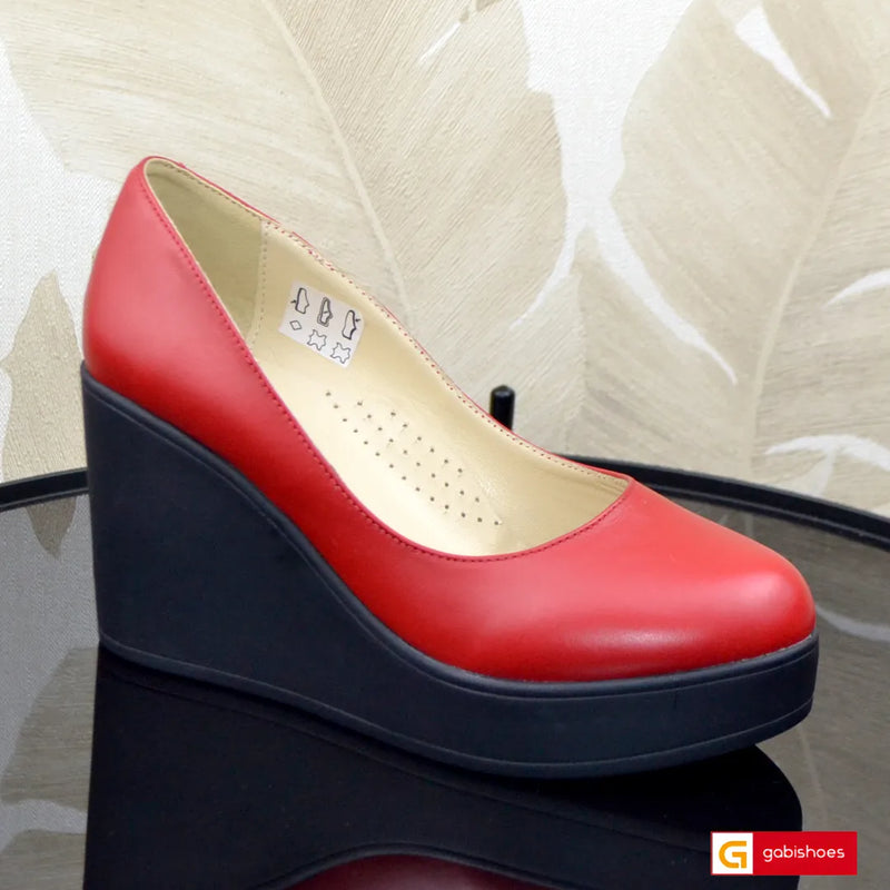 Material: Piele Naturala&nbsp;
Culoare: Rosie
Tip: Pantofi
Stil: Casual

- Pantofi piele naturala rosie
- Pantofi cu burete special extra-confort
- Talpa neagra , varf rotunt, brant interior cu burete special , mesina naturala bej - Inaltime talpa : 8,5 cm spate si 2,5 cm fata , talpa usoara , calapod comod
- Schimb gratuit
*Masuratori realizate pentru marimea 37&nbsp;
