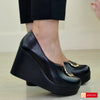 Material: Piele Naturala
Culoare: Negru
Tip: Pantofi
Stil: Casual

- Pantofi piele naturala neagru box cu ornament negru cu auriu
- Pantofi cu burete special extra-confort
- Talpa neagra , varf rotunt, brant interior cu burete special , mesina naturala bej - Inaltime talpa : 8,5 cm spate si 2,5 cm fata , talpa usoara
- Schimb gratuit
*Masuratori realizate pentru marimea 37