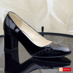 Material: Piele Naturala Lacuita
-Culoare: Neagra
-Tip:&nbsp;Pantofi
-Stil: Office

- Pantofi piele naturala neagra lacuita
- Pantofi cu burete special extra-confort
- Talpa neagra , varf rotund, brant interior cu burete special mesina naturala bej
- Inaltime toc: 7 cm
- Schimb gratuit
*Masuratori realizate pentru marimea 37