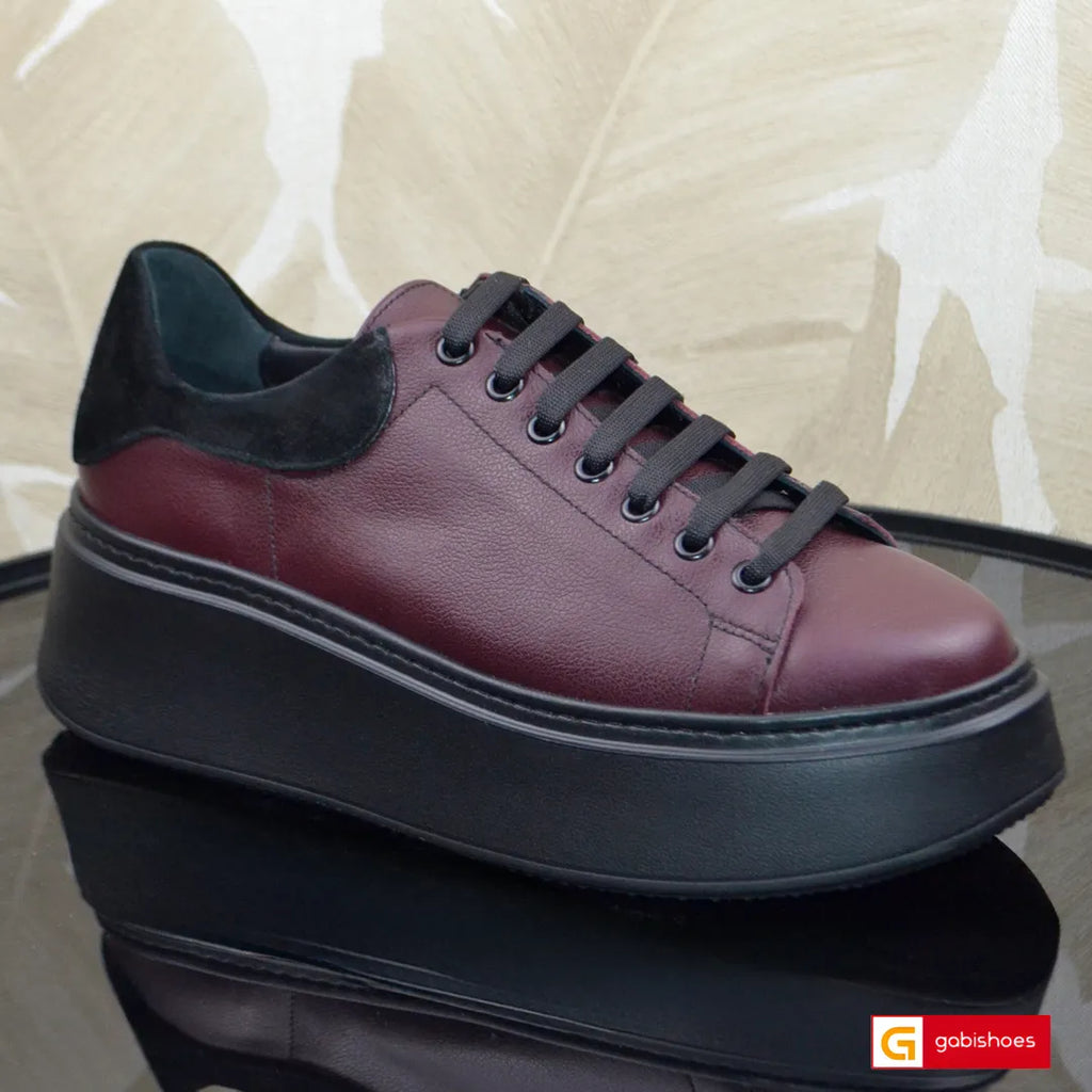 Pantofi Sport Dama Piele Naturala Grena Lorena 3600-78

Material: Piele Naturala
Culoare: Negru cu grena
Tip: Pantofi
Stil: Sport
Caracteristici Pantofi sport piele naturala intoarsa neagra si piele naturala bordo
- Pantofi piele naturala bordo si piele natural intoarsa neagra ,&nbsp; sistem de inchidere cu siret&nbsp;
- Pantofi sport cu burete special extra-confort
- Talpa neagra cusuta , brant interior cu burete special , mesina naturala&nbsp;&nbsp;
- Inaltime talpa : 5.5 cm&nbsp;&nbsp;
- Schimb gratuit
*