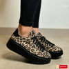 Material: Piele Naturala
Culoare: Negru cu multicolor
Tip: Pantofi
Stil: Sport
Caracteristici Pantofi sport piele naturala negru si piele nataurala bej cu imprimeu&nbsp;
- Pantofi piele naturala neagra si piele naturala bej cu imprimeu maro ,sistem de inchidere cu siret&nbsp;
- Pantofi sport cu burete special extra-confort
- Talpa neagra cusuta, brant interior cu burete special , mesina naturala&nbsp;
- Inaltime talpa : 5,5 cm , calapod comod
- Schimb gratuit
*Masuratori realizate pentru marimea 37.

Pantof
