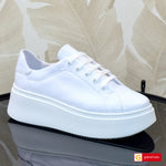 Material: Piele Naturala&nbsp;
Culoare:&nbsp;Alba
Tip: Pantofi
Stil: Casual

- Pantofi piele naturala&nbsp;alba ,pantofi cu siret
- Pantofi cu burete special extra-confort ,la cerere se poate face cu mesina naturala alba
- Talpa alba cusuta, varf rotunt, brant interior cu burete special , mesina naturala bej
- Inaltime talpa : 5,5 cm in spate si 3 cm in fata ,talpa foarte usoara ,material spuma (eva )
- Schimb gratuit
*Masuratori realizate pentru marimea 37