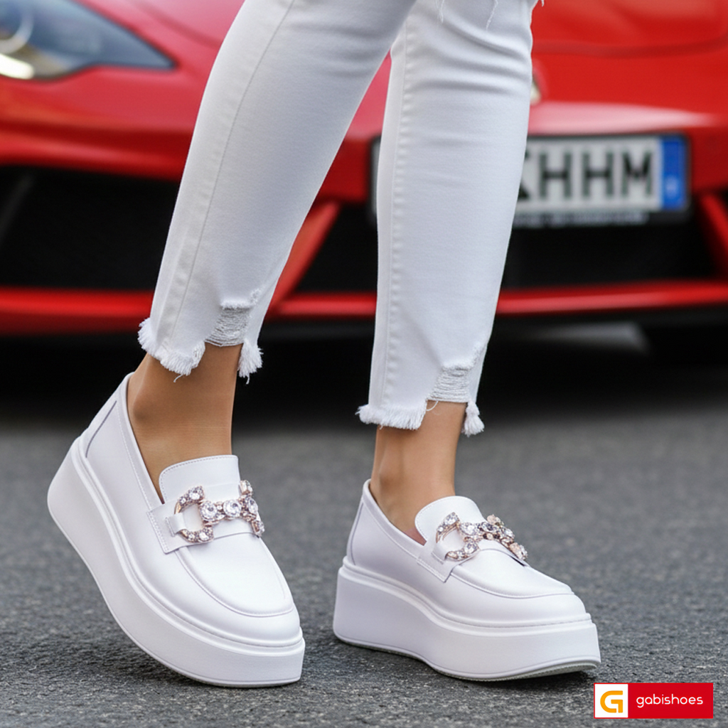 Pantofi Sport Piele Naturala Alba Lorena 3264-1

Material: Piele Naturala&nbsp;
Culoare: Alba
Tip: Pantofi
Stil: Sport
Caracteristici: Pantofi sport piele naturala alba ,ornament auriu cu pietre stralucitoare
- Pantofi piele naturala alba ,&nbsp; sistem de inchidere fara siret&nbsp;
- Pantofi sport cu burete special extra-confort
- Talpa alba cusuta , brant interior cu burete special , mesina naturala&nbsp;&nbsp;
- Inaltime talpa : 5.5 cm&nbsp;
- Schimb gratuit
*Masuratori realizate pentru marimea 37.

Pant