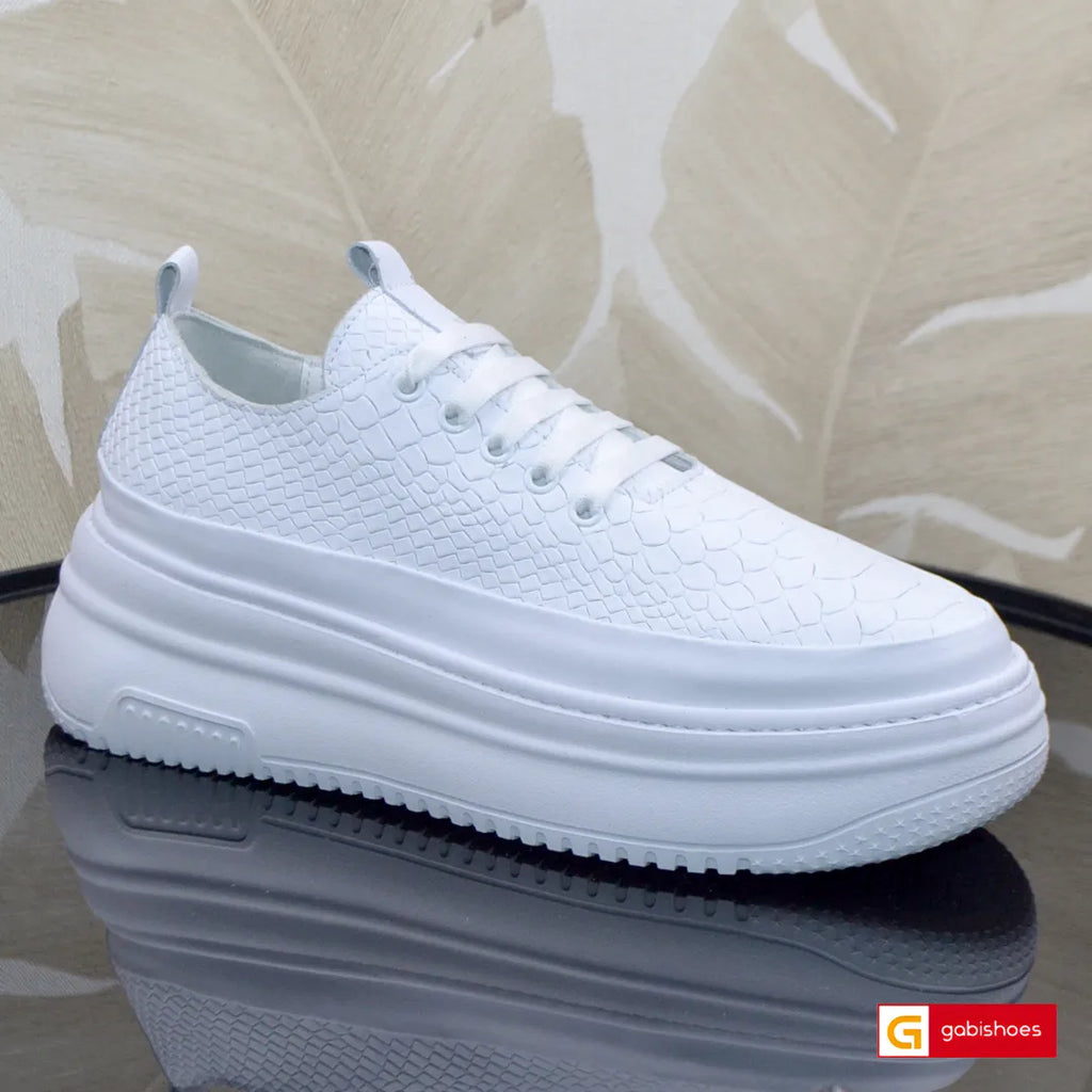 Pantofi Sport Dama Piele Naturala Alba Lorena 4002-2

Material: Piele Naturala
Culoare: Alba
Tip: Pantofi
Stil: Sport
Caracteristici Pantofi sport piele naturala alba&nbsp;
- Pantofi piele naturala alb , sistem de inchidere cu siret&nbsp;
- Pantofi sport cu burete special extra-confort
- Talpa&nbsp;alba cusuta , brant interior cu burete special , mesina naturala&nbsp;&nbsp;
- Inaltime talpa : 4,5 cm&nbsp;
- Schimb gratuit
*Masuratori realizate pentru marimea 37.

Pantofii sunt confectionati din piele de cal