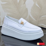 Pantofi Sport Dama Piele Naturala Alba Lorena 4006-1

Material: Piele Naturala
Culoare: Alba
Tip: Pantofi
Stil: Sport
Caracteristici: Pantofi sport piele naturala alba
- Pantofi piele naturala alba
- Pantofi sport cu burete special extra-confort
- Talpa alba cusuta , brant interior cu burete special , mesina naturala&nbsp;&nbsp;
- Inaltime talpa : 6 cm&nbsp;
- Schimb gratuit
*Masuratori realizate pentru marimea 37.

Pantofii sunt confectionati din piele de calitate superioara.

Talpa pantofilor sport din pi