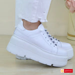 Pantofi Sport Dama Piele Naturala Alba Lorena 4084-1

Material: Piele Naturala
Culoare: Alba
Tip: Pantofi
Stil: Sport
Caracteristici Pantofi sport piele naturala alba
- Pantofi piele naturala alba , sistem de inchidere cu siret elastic
- Pantofi sport cu burete special extra-confort
- Talpa alba cusuta , brant interior cu burete special , mesina naturala&nbsp;&nbsp;
- Inaltime talpa : 7 cm&nbsp;
- Schimb gratuit
*Masuratori realizate pentru marimea 37.

Pantofii sunt confectionati din piele de calitate supe