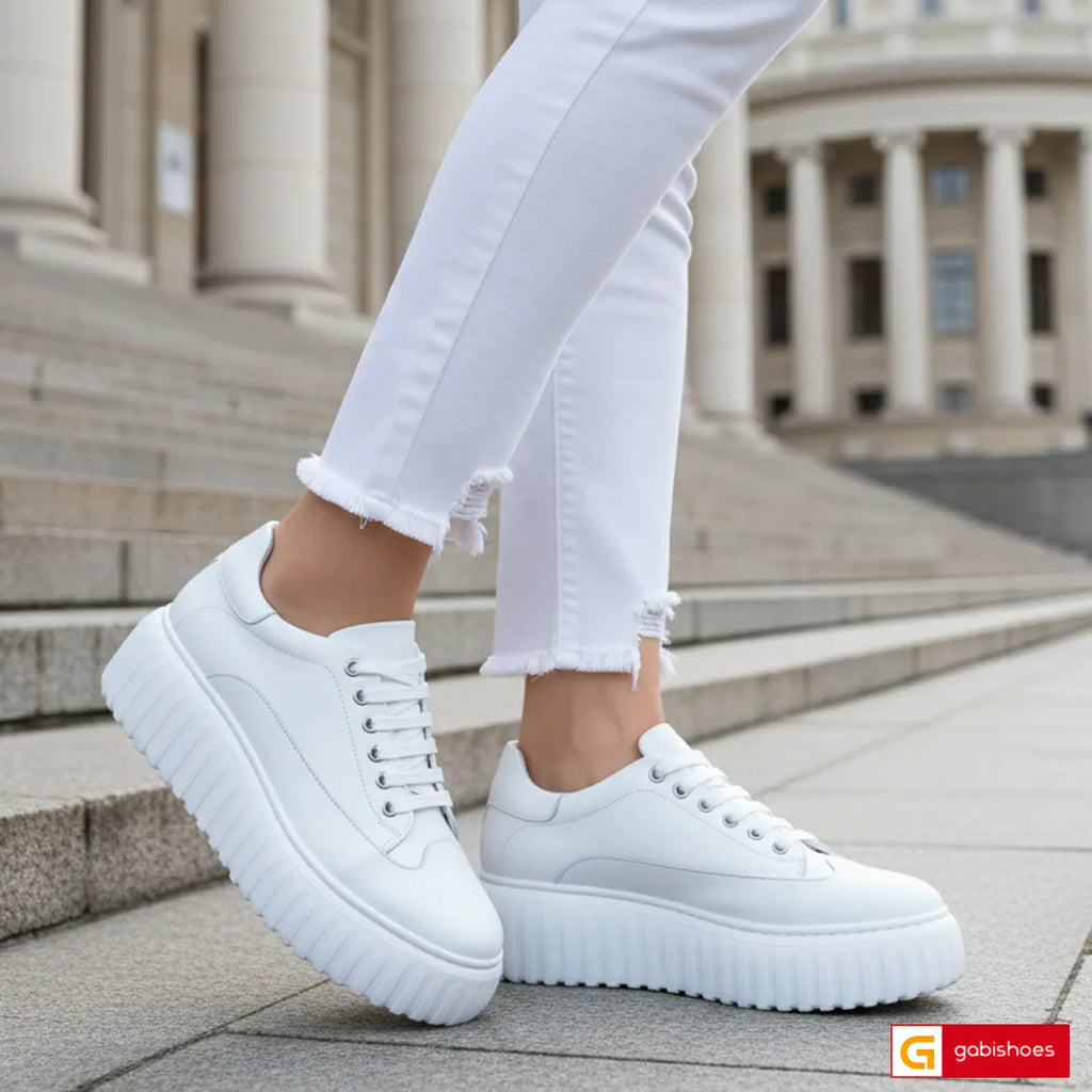 Material: Piele Naturala
Culoare: Alba
Tip: Pantofi
Stil: Casual

- Pantofi piele naturala alba , pantofi cu siret&nbsp;
- Pantofi cu burete special extra-confort
- Talpa alba cusuta&nbsp; , varf rotunt, brant interior cu burete special , mesina naturala
- Inaltime talpa : 5.5 cm in spate si 5 cm in fata, talpa usoara , Spuma ,talpa usoara 35=22,9cm:36=23,6cm:37=24,3cm:38=25,2cm:39=25,7:40=26,4cm
*Masuratori realizate pentru marimea 37