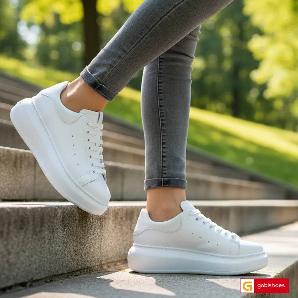 Material: Piele Naturala
Culoare: Alba
Tip: Pantofi
Stil: Casual

- Pantofi piele naturala alba, pantofi cu siret
- Pantofi cu burete special extra-confort
- Talpa alba , material foarte usor, (spuma) se poate intretine foarte usor ,varf rotunt, brant interior cu burete special, mesina naturala&nbsp;
- Inaltime talpa : 5 cm spate si in fata 3,5 cm

- Schimb gratuit

*Masuratori realizate pentru marimea 37

Acesta este un tabel propriu de mărimi.

Marime	35	36	37	38	39	40	41
Lungime Picior(CM)	22,5	23	23,5	2