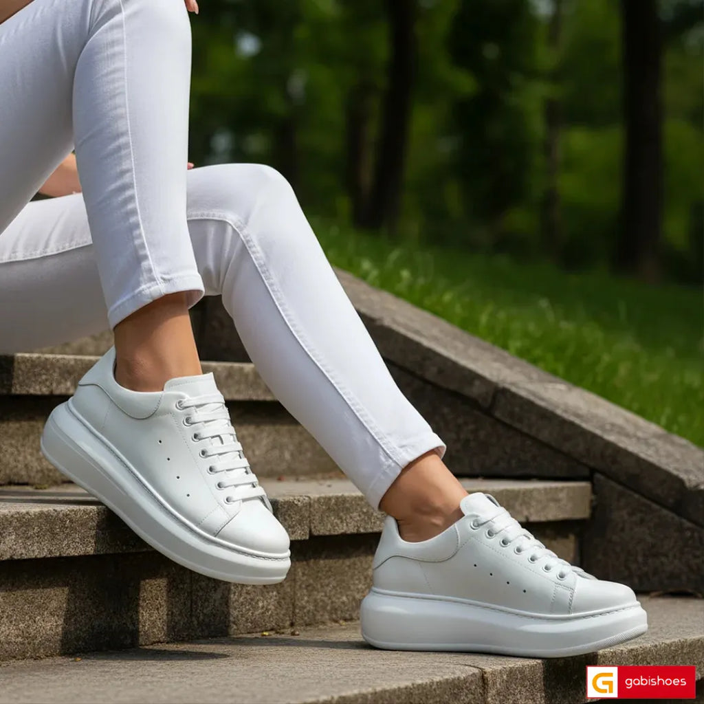 Material: Piele Naturala
Culoare: Alba
Tip: Pantofi
Stil: Casual

- Pantofi piele naturala alba&nbsp; , pantofi cu siret
- Pantofi cu burete special extra-confort
- Talpa alba, material usor, varf rotunt, brant interior cu burete special, mesina naturala&nbsp;
- Inaltime talpa : 5,5 cm spate si in fata 3,5 cm

- Schimb gratuit

*Masuratori realizate pentru marimea 37