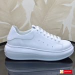 Material: Piele Naturala
Culoare: Alba
Tip: Pantofi
Stil: Casual

- Pantofi piele naturala alba&nbsp; , pantofi cu siret
- Pantofi cu burete special extra-confort
- Talpa alba, material usor, varf rotunt, brant interior cu burete special, mesina naturala&nbsp;
- Inaltime talpa : 5,5 cm spate si in fata 3,5 cm

- Schimb gratuit

*Masuratori realizate pentru marimea 37