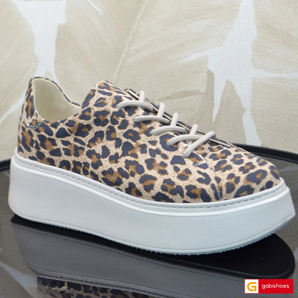 Pantofi Sport Piele Naturala Bej Lorena 1231-10

Material: Piele Naturala
Culoare: Bej cu maro
Tip: Pantofi
Stil: Sport
Caracteristici Pantofi sport piele naturala bej cu imprimeu multicolor
- Pantofi piele naturala maro , sistem de inchidere cu siret&nbsp;
- Pantofi sport cu burete special extra-confort
- Talpa bej cusuta , brant interior cu burete special , mesina naturala&nbsp;&nbsp;
- Inaltime talpa : 6 cm&nbsp;
- Schimb gratuit
*Masuratori realizate pentru marimea 37.

Pantofii sunt confectionati din p