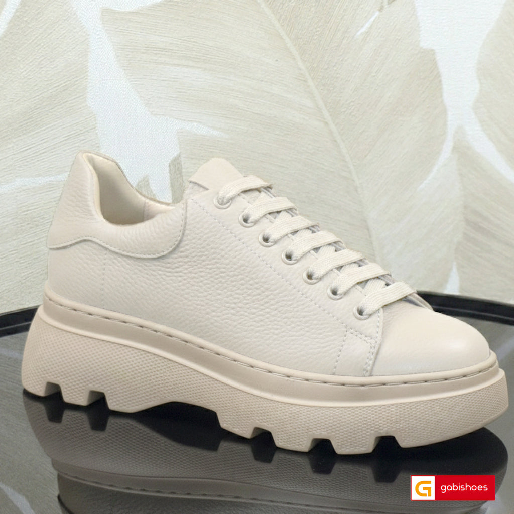 Material: Piele Naturala&nbsp;
Culoare:Bej
Tip: Pantofi
Stil: Casual

- Pantofi piele naturala bej , pantofi cu siret&nbsp;
- Pantofi cu burete special extra-confort
- Talpa taupe cusuta, varf rotunt, brant interior cu burete special , mesina naturala bej
- Inaltime talpa : 6 cm , talpa extra usoara din material spuma&nbsp; &nbsp; &nbsp; 36=23,6cm:37=24,3cm:38=25,2cm:39=25,7:40=26,4cm
*Masuratori realizate pentru marimea 37