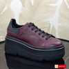 Pantofi Sport Dama Piele Naturala Grena Lorena 4037-1

Material: Piele Naturala
Culoare: Grena cu negru
Tip: Pantofi
Stil: Sport
Caracteristici Pantofi sport piele naturala grena cu negru&nbsp;
- Pantofi piele naturala grena cu negru , sistem de inchidere cu siret&nbsp;
- Pantofi sport cu burete special extra-confort
- Talpa neagra cusuta , brant interior cu burete special , mesina naturala&nbsp;&nbsp;
- Inaltime talpa : 8 cm&nbsp;
- Schimb gratuit
*Masuratori realizate pentru marimea 37.

Pantofii sunt con