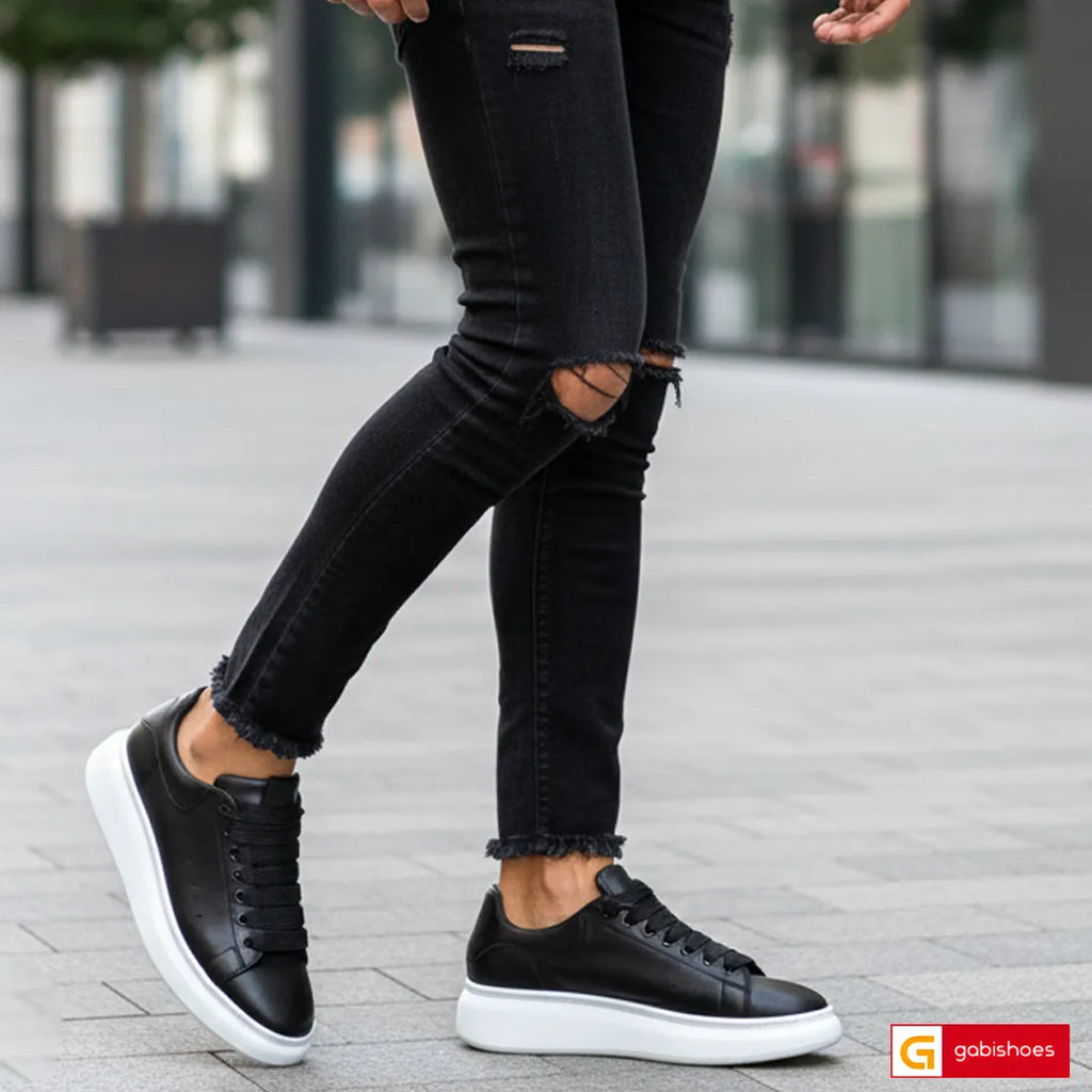 Material: Piele Naturala
Culoare: Neagra
Tip: Pantofi
Stil: Sport
Caracteristici Pantofi sport piele naturala neagra
- Pantofi piele naturala sistem de inchidere cu siret&nbsp;
- Pantofi sport cu burete special extra-confort
- Talpa alba cusuta, brant interior cu burete special , mesina naturala neagra
- Inaltime talpa : 4,5 cm ,calapod comod
- Schimb gratuit
*Masuratori realizate pentru marimea 41.

Pantofii&nbsp;sunt confectionatii din piele de calitate superioara.

Talpa pantofilor sport din piele natura