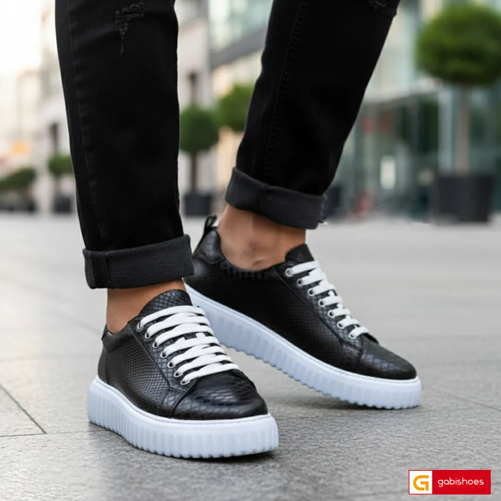 Material: Piele Naturala
Culoare: Neagra
Tip: Pantofi
Stil: Casual

- Pantofi piele naturala neagra cu model, pantofi cu siret&nbsp;
- Pantofi cu burete special extra-confort
- Talpa neagra cusuta&nbsp; , varf rotunt, brant interior cu burete special , mesina naturala
- Inaltime talpa : 5.5 cm in spate si 5 cm in fata, talpa usoara , Spuma ,talpa usoara&nbsp;
*Masuratori realizate pentru marimea 41
