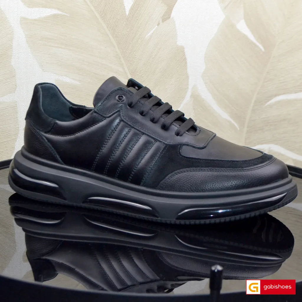 Material: Piele Naturala
Culoare: Neagra
Tip: Pantofi
Stil: Casual

- Pantofi piele naturala neagra cu model , pantofi cu siret
- Pantofi cu burete special extra-confort
- Talpa sport neagra , material usor, varf rotunt, brant interior cu burete special, mesina naturala&nbsp;
- Inaltime talpa : 3 cm spate si in fata 2 cm