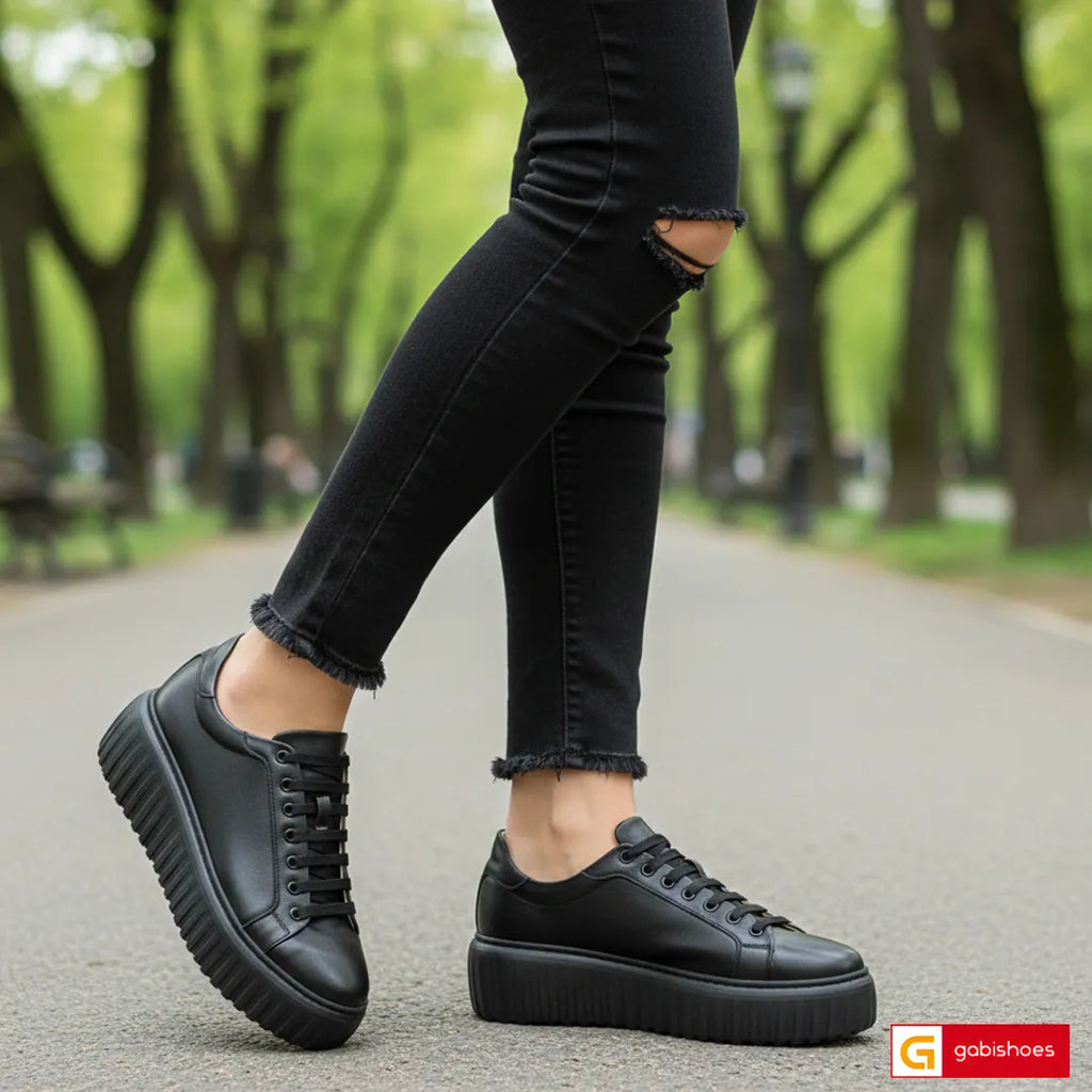 Pantofi Sport Piele Naturala Alba Gabriela 3425-3

Material: Piele Naturala
Culoare: Neagra
Tip: Pantofi
Stil: Sport
Caracteristici Pantofi sport piele naturala neagra
- Pantofi piele naturala sistem de inchidere cu siret&nbsp;
- Pantofi sport cu burete special extra-confort
- Talpa neagra cusuta , brant interior cu burete special , mesina naturala&nbsp;&nbsp;
- Inaltime talpa : 5,5 cm&nbsp;
- Schimb gratuit
*Masuratori realizate pentru marimea 41.

Pantofii&nbsp;sunt confectionatii din piele de calitate su