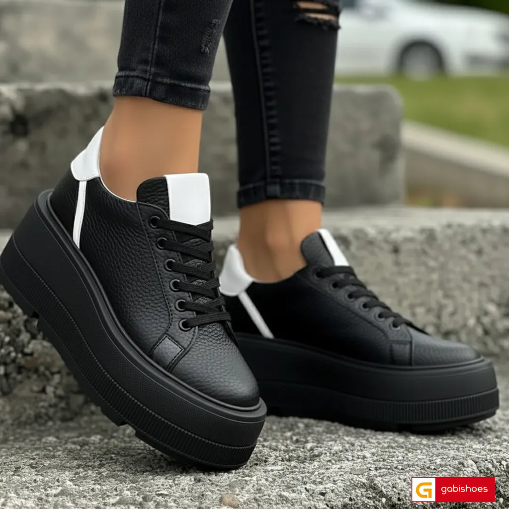 Pantofi Sport Dama Piele Naturala Neagra Lorena 3906-4

Material: Piele Naturala
Culoare: Alb cu negru
Tip: Pantofi
Stil: Sport
Caracteristici Pantofi sport piele naturala alb cu negru&nbsp;
- Pantofi piele naturala alb cu negru , sistem de inchidere cu siret&nbsp;
- Pantofi sport cu burete special extra-confort
- Talpa neagra cusuta , brant interior cu burete special , mesina naturala&nbsp;&nbsp;
- Inaltime talpa : 7 cm&nbsp;
- Schimb gratuit
*Masuratori realizate pentru marimea 37.

Pantofii sunt confecti