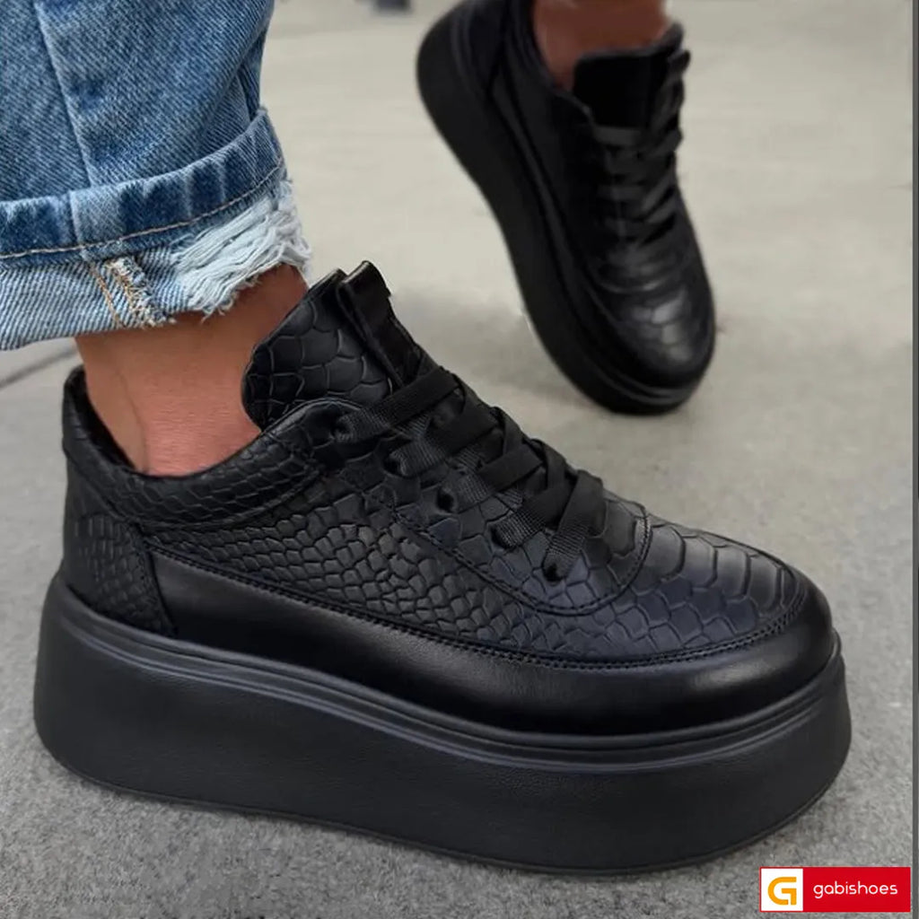 Pantofi Sport Dama Piele Naturala Neagra Lorena 4097-2

Material: Piele Naturala
Culoare: Neagra
Tip: Pantofi
Stil: Sport
Caracteristici Pantofi sport piele naturala neagra
- Pantofi piele naturala neagra , sistem de inchidere cu siret&nbsp;
- Pantofi sport cu burete special extra-confort
- Talpa neagra cusuta , brant interior cu burete special , mesina naturala&nbsp;&nbsp;
- Inaltime talpa : 5,5 cm&nbsp;
- Schimb gratuit
*Masuratori realizate pentru marimea 37.

Pantofii sunt confectionati din piele de cal