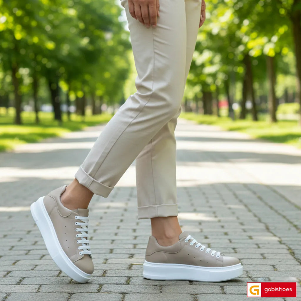 Pantofi Sport Dama Piele Naturala Taupe Lorena 3181-3

Material: Piele Naturala
Culoare: Taupe
Tip: Pantofi
Stil: Sport
Caracteristici Pantofi sport piele naturala taupe
- Pantofi piele naturala taupe sistem de inchidere cu siret&nbsp;
- Pantofi sport cu burete special extra-confort
- Talpa&nbsp;alba cusuta , brant interior cu burete special , mesina naturala&nbsp;&nbsp;
- Inaltime talpa : 4,5 cm&nbsp;
- Schimb gratuit
*Masuratori realizate pentru marimea 37.

Pantofii&nbsp;sunt confectionatii din piele de 