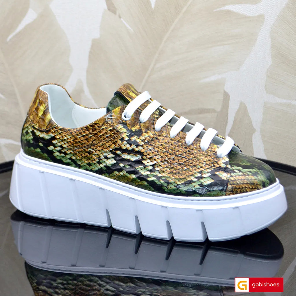 Material: Piele Naturala
Culoare: Verde cu multicolor
Tip: Pantofi
Stil: Sport
Caracteristici Pantofi sport piele naturala verde cu imprimeu multicolor
- Pantofi piele naturala verde ,sistem de inchidere cu siret&nbsp;
- Pantofi sport cu burete special extra-confort
- Talpa alba cusuta, brant interior cu burete special , mesina naturala alba
- Inaltime talpa : 6 cm ,calapod comod
- Schimb gratuit
*Masuratori realizate pentru marimea 37.

Pantofii&nbsp;sunt confectionatii din piele de calitate superioara.

T