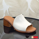 Sandale Dama Piele Naturala Bej Gabinna 3739-3&nbsp; &nbsp; &nbsp; &nbsp; &nbsp; &nbsp; &nbsp; &nbsp; &nbsp; &nbsp; &nbsp; &nbsp; &nbsp; &nbsp; &nbsp; &nbsp; &nbsp; &nbsp; &nbsp; &nbsp; &nbsp; &nbsp; &nbsp; &nbsp; &nbsp; &nbsp; &nbsp; &nbsp; &nbsp; &nbsp; &nbsp;-Material: Piele Naturala
-Culoare: Bej
-Tip: Papuci
-Stil: Confort

- Papuci piele naturala bej
- Papuci cu burete special extra-confort
- Talpa&nbsp; maro , brant interior cu burete special mesina naturala
- Inaltime toc: 5 cm
- Schimb gratuit&nbsp