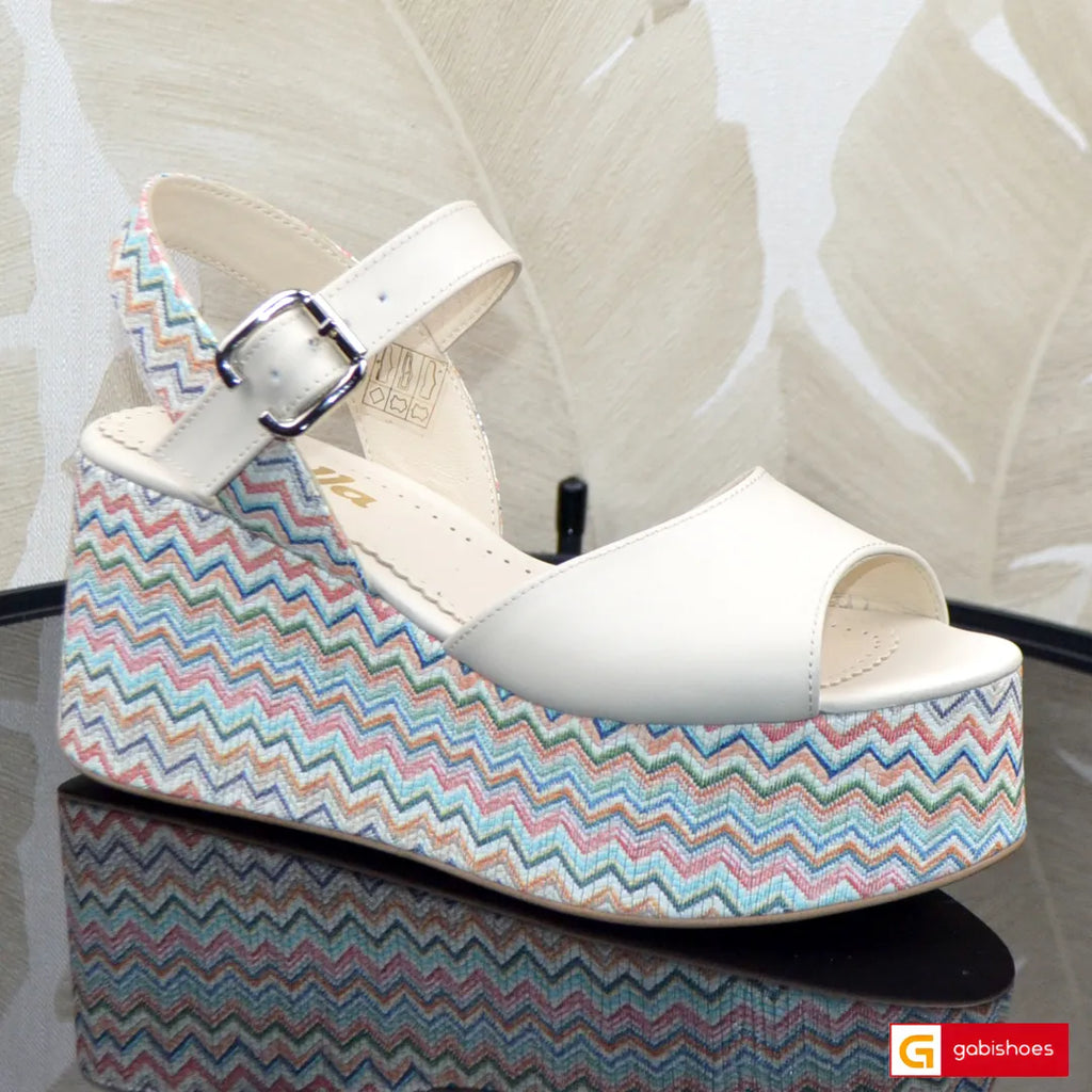 -Material: Piele Naturala
-Culoare: Bej cu multicolor
-Tip: Sanda
-Stil: Confort

- Sanda piele naturala bej si piele naturala multicolora ,sistem de inchidere cu bareta
- Sanda cu burete special extra-confort&nbsp;
- Talpa bej , varf rotund, brant interior cu burete special mesina naturala alba
- Inaltime talpa : 8 cm ,platou imbracat in piele naturala multicolora&nbsp;
*Masuratori realizate pentru marimea 37