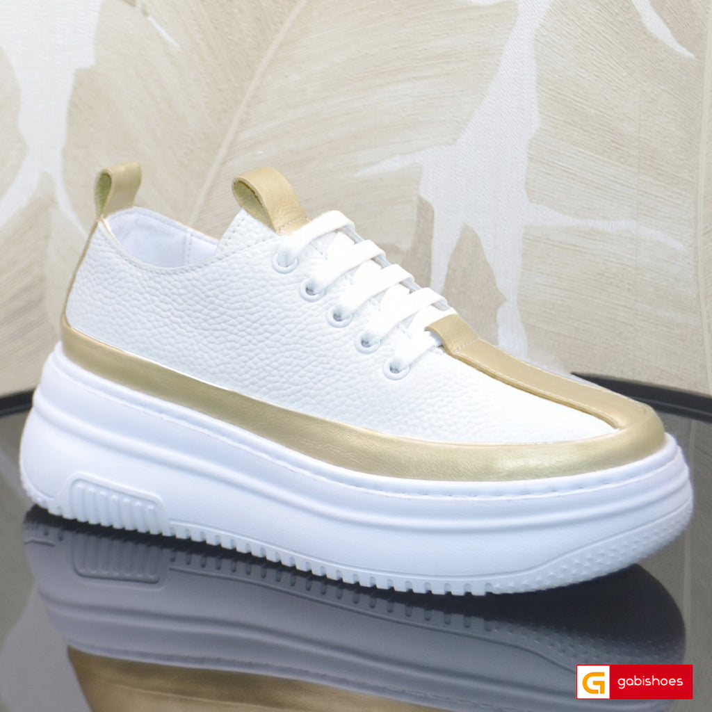 Pantofi Sport Dama Piele Naturala Alb cu Auriu Lorena 3075-8

Material: Piele Naturala
Culoare: Alb cu auriu
Tip: Pantofi
Stil: Sport
Caracteristici Pantofi sport piele naturala alba cu piele naturala aurie
- Pantofi piele naturala alb cu auriu ,&nbsp; sistem de inchidere cu siret&nbsp;
- Pantofi sport cu burete special extra-confort
- Talpa&nbsp;alba cusuta , brant interior cu burete special , mesina naturala&nbsp;&nbsp;
- Inaltime talpa : 5.5 cm&nbsp;
- Schimb gratuit
*Masuratori realizate pentru marimea 