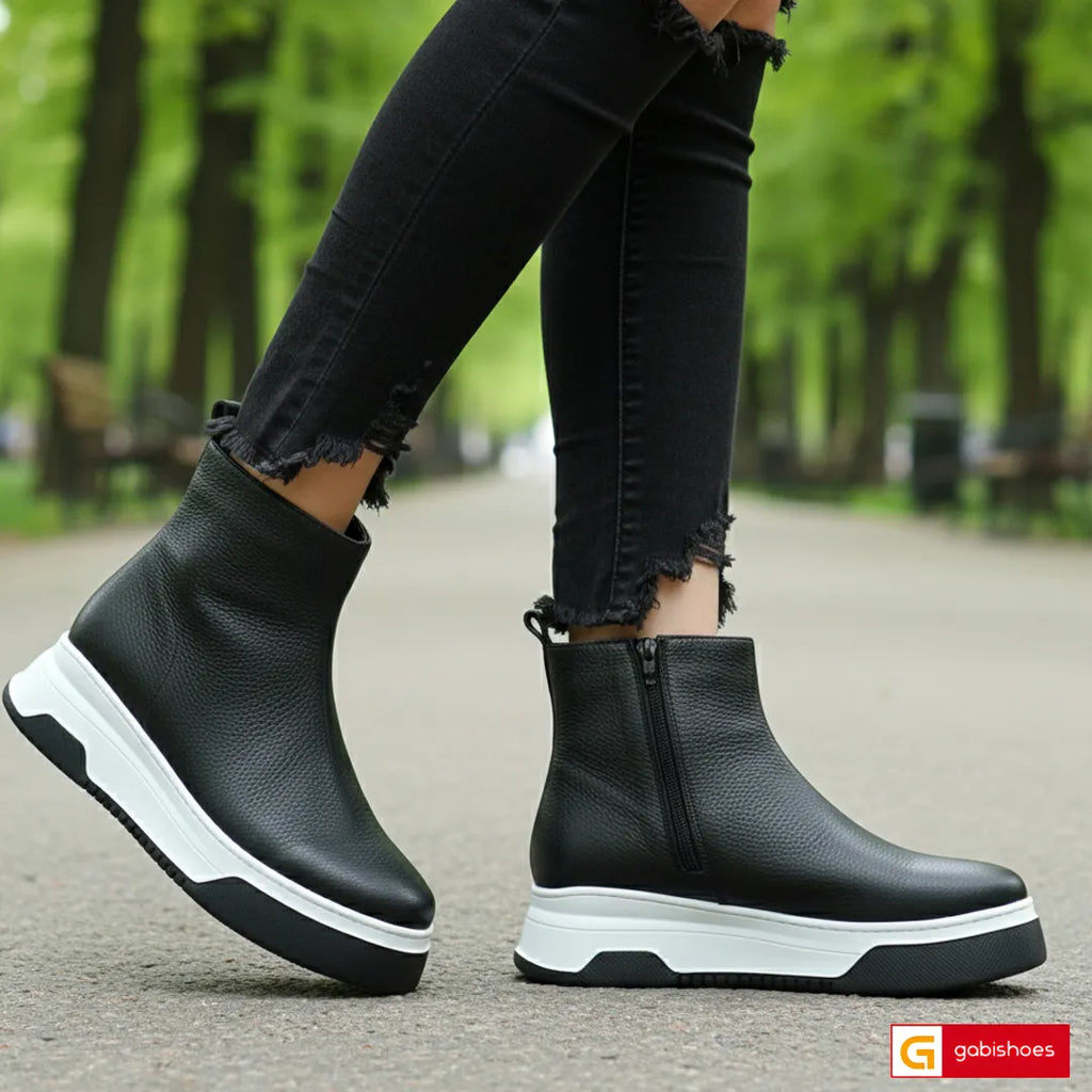 Material: Piele Naturala&nbsp;
Culoare Neagra
Tip: Ghete
Stil: Casual
Caracteristici Ghete casual dama piele natutala neagra
- Ghete piele naturala neagra
- Talpa negru cu alb cusuta , brant interior cu burete special mesina naturala si blanita&nbsp;
- Inaltime talpa : 4.5 cm
- Schimb gratuit :-Lacerere mesine naturala complet +35 lei
*Masuratori realizate pentru marimea 37.

Ghetele sunt confectionate din piele de calitate superioara.

Talpa ghetelelor din piele neagra este din spuma .

Aceste ghete pot fi